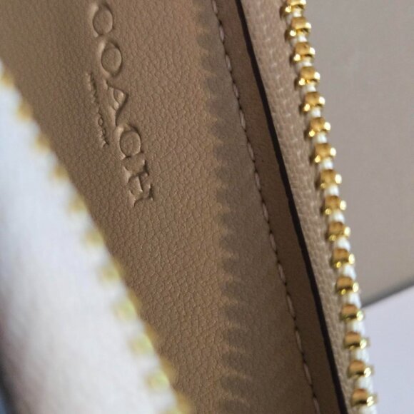 Coach zip card case with Creature Print - Picture 6 of 8